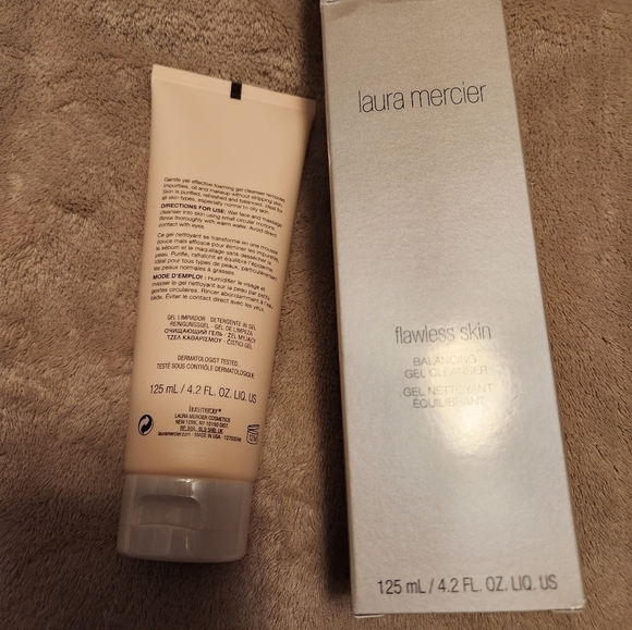 LAURA mercier flawless skin balancing gel cleanser NEW - Picture 3 of 4